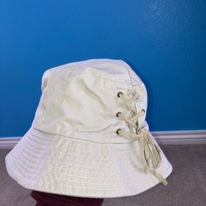 Arlin bucket hat